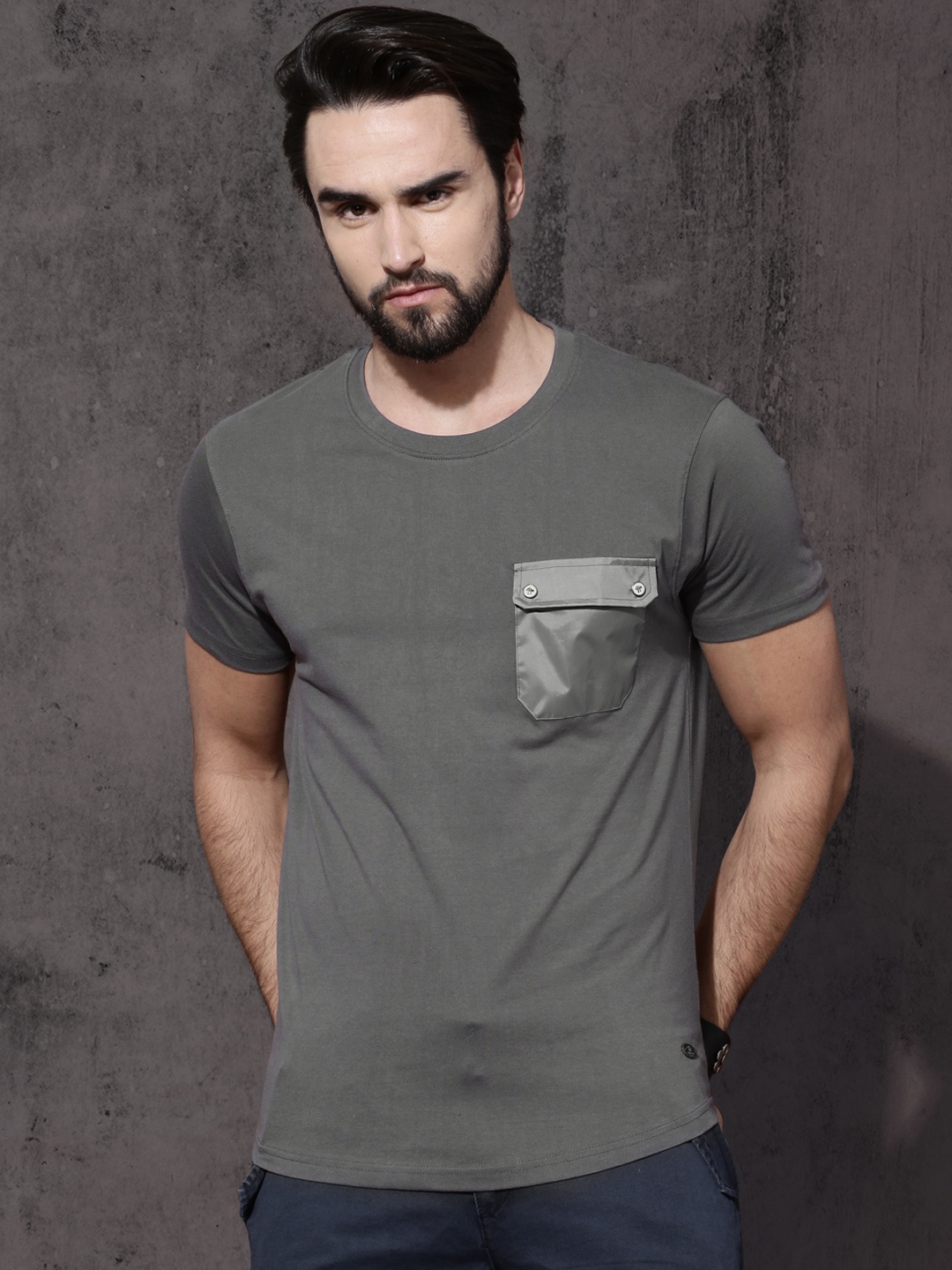 

Roadster Men Grey Solid Round Neck Pure Cotton T-shirt