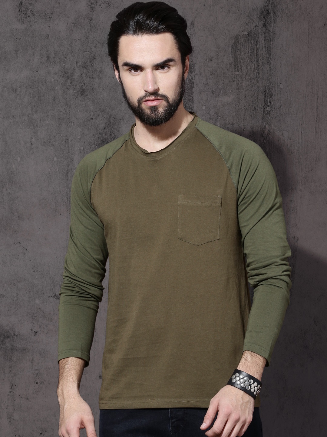 

Roadster Men Brown Solid Round Neck Pure Cotton T-shirt
