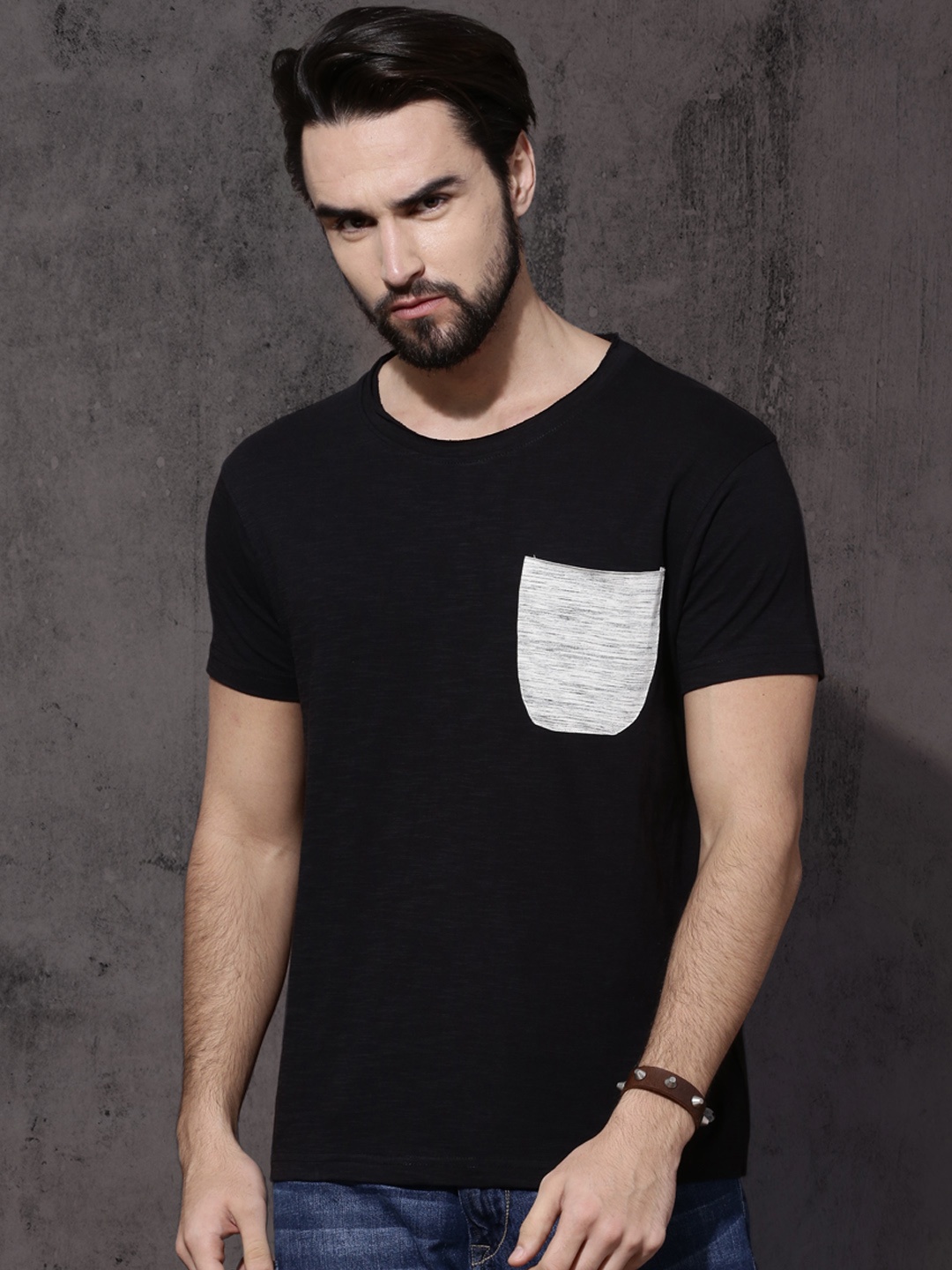 

Roadster Men Black Solid Round Neck Pure Cotton T-shirt