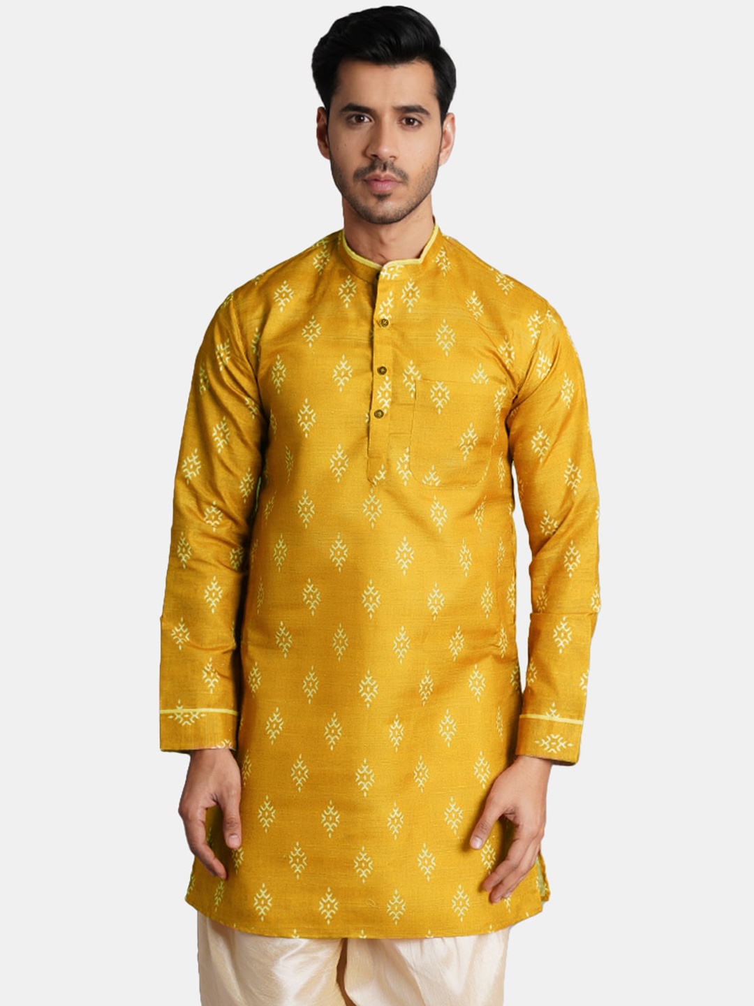 

Wintage Ethnic Motifs Printed Mandarin Collar Silk Cotton Kurta, Red