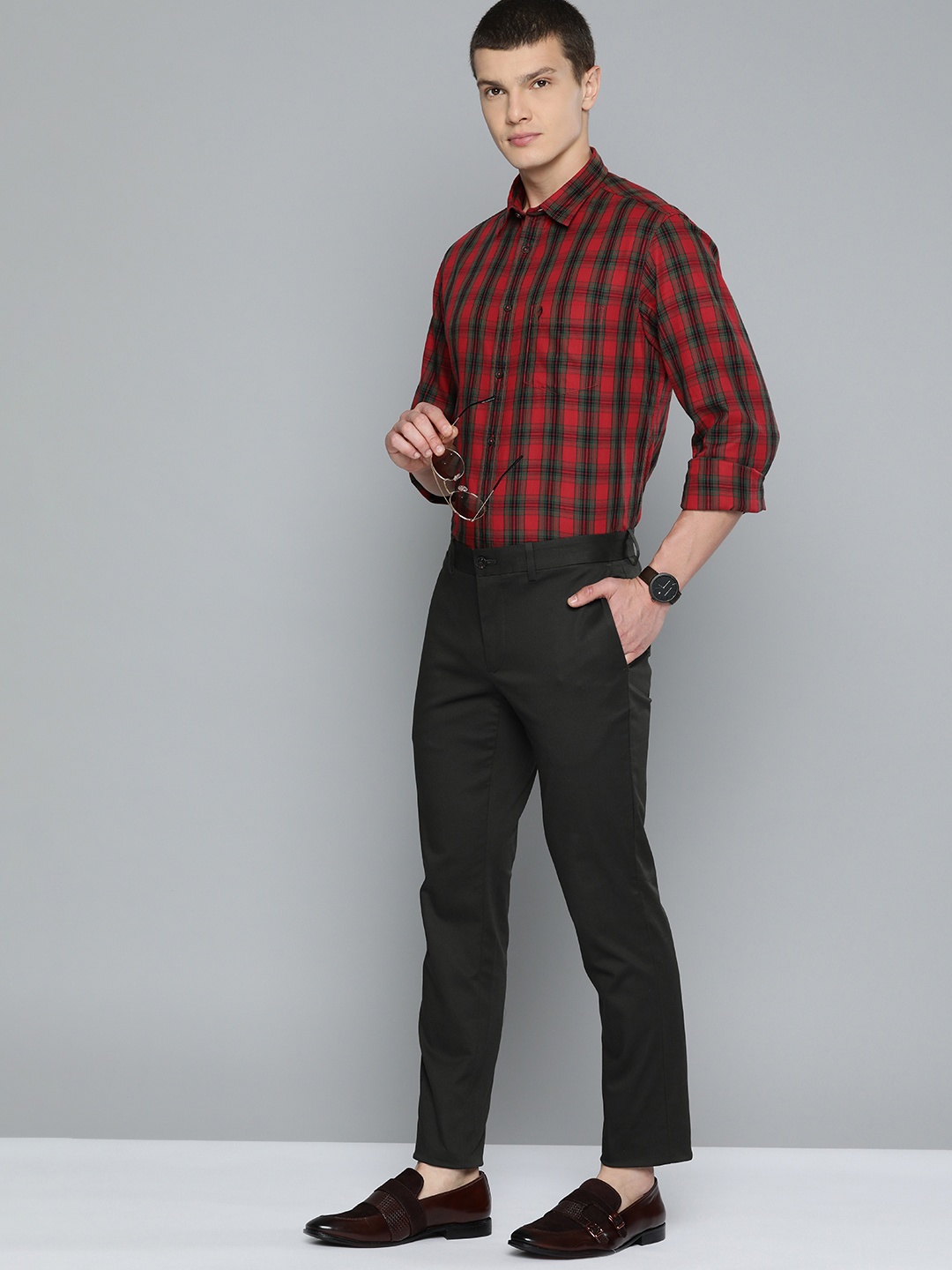 

Indian Terrain Men Pure Cotton Slim Fit Tartan Checked Semiformal Shirt, Red