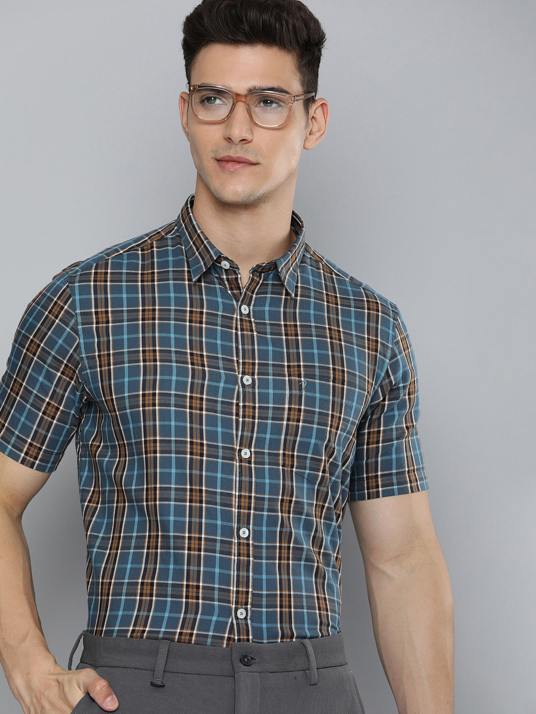 

Indian Terrain Men Pure Cotton Slim Fit Checked Semiformal Shirt, Blue