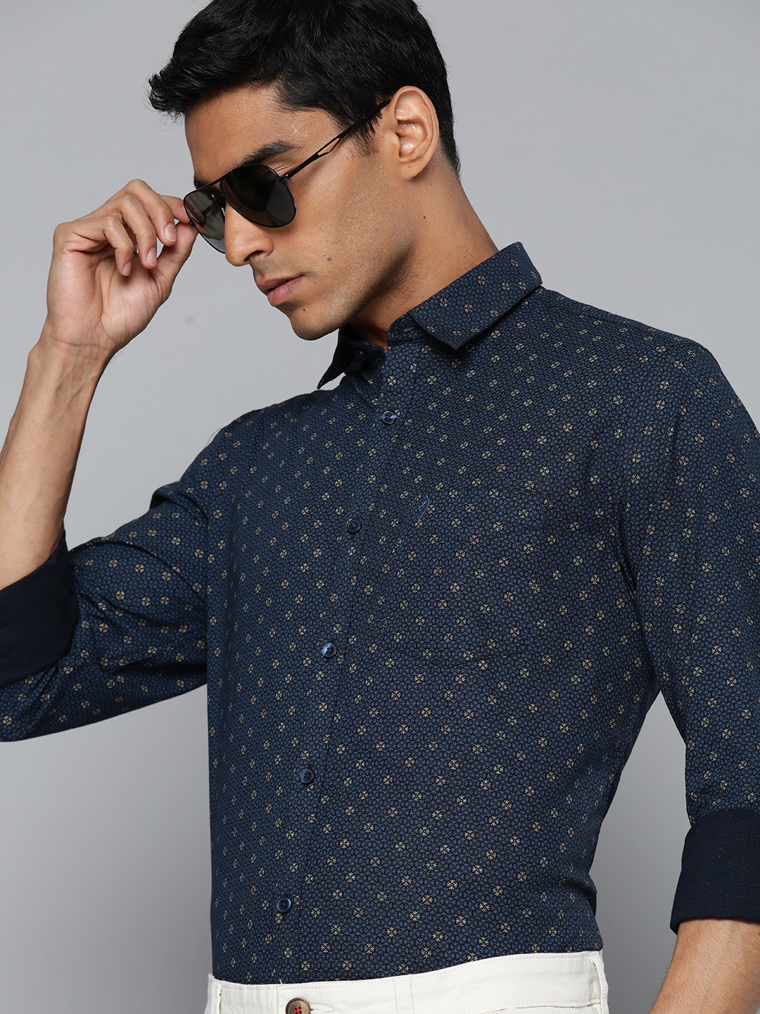 

Indian Terrain Printed Slim Fit Pure Cotton Shirt, Navy blue