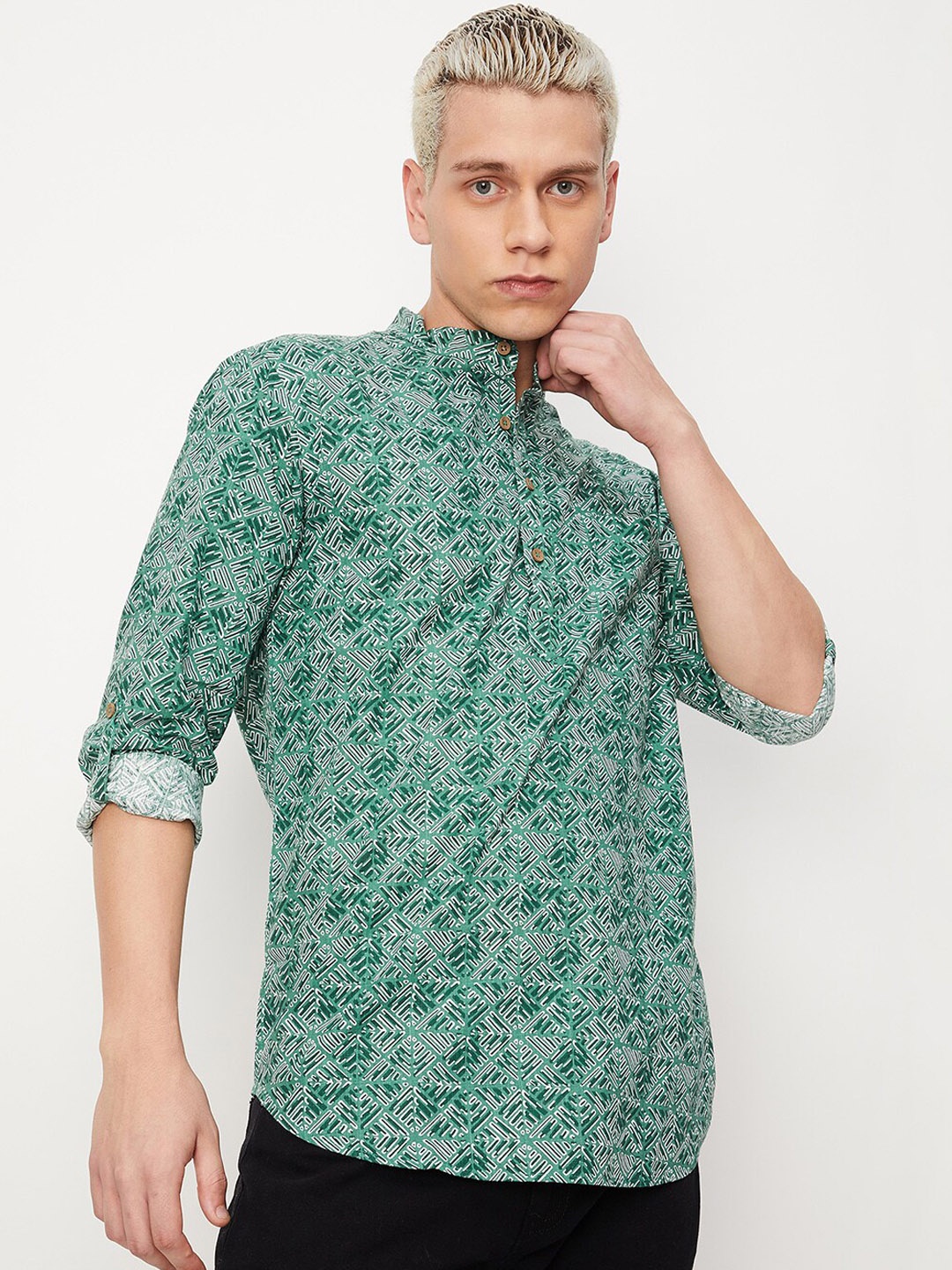 

max Geometric Printed Mandarin Collar Roll Up Sleeves Pure Cotton Short Kurta, Green