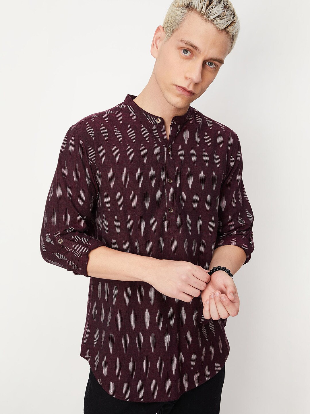 

max Geometric Printed Mandarin Collar Roll Up Sleeves Pure Cotton Short Kurta, Maroon