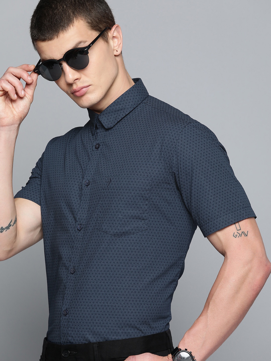 

Indian Terrain Slim Fit Opaque Printed Casual Shirt, Navy blue