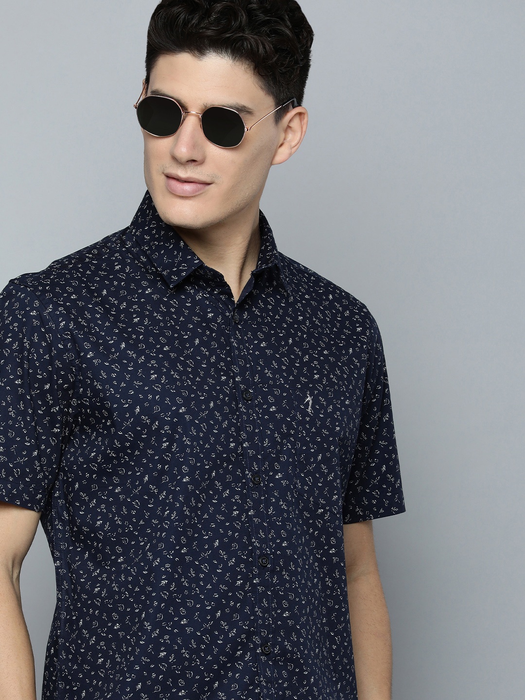 

Indian Terrain Men Black Chiseled Slim Fit Floral Opaque Printed Casual Shirt