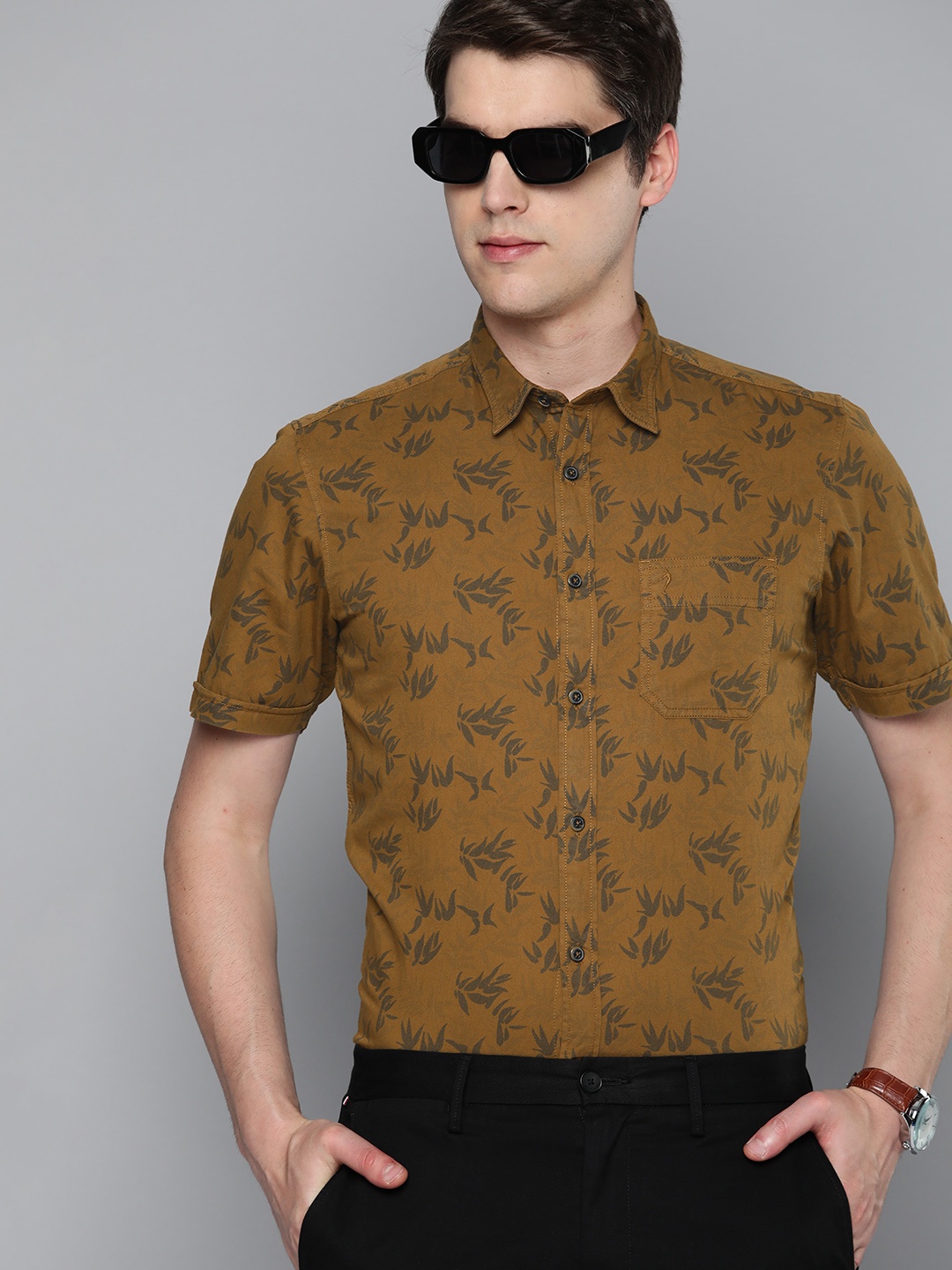 

Indian Terrain Cotton Slim Fit Floral Printed Smart Casual Shirt, Brown