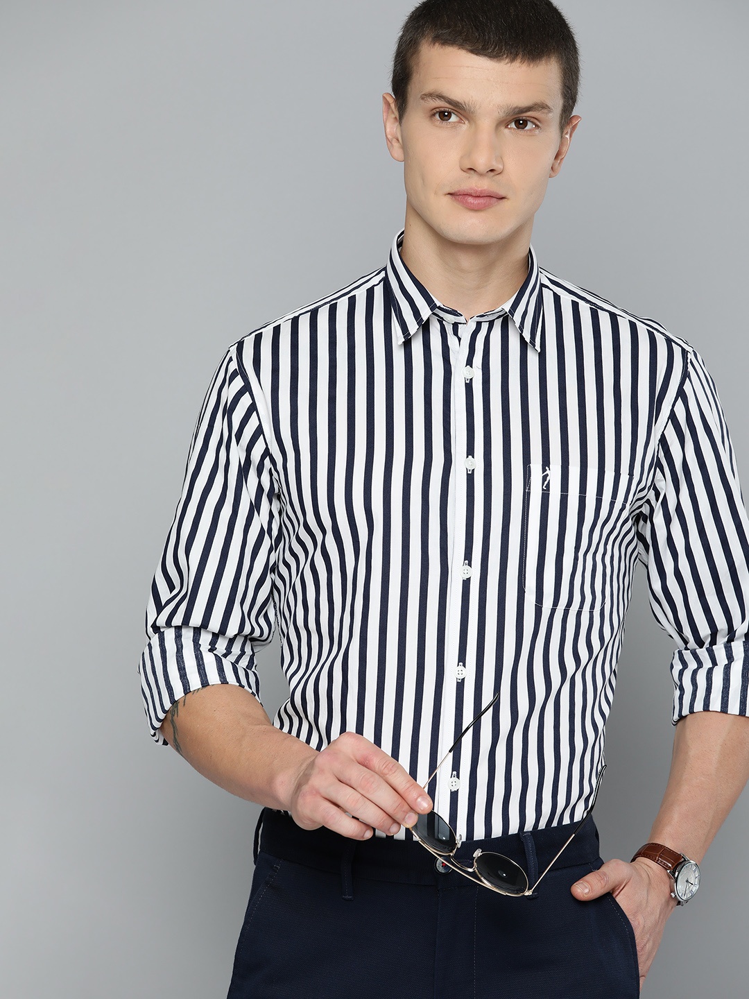 

Indian Terrain Pure Cotton Slim Fit Striped Semiformal Shirt, Navy blue