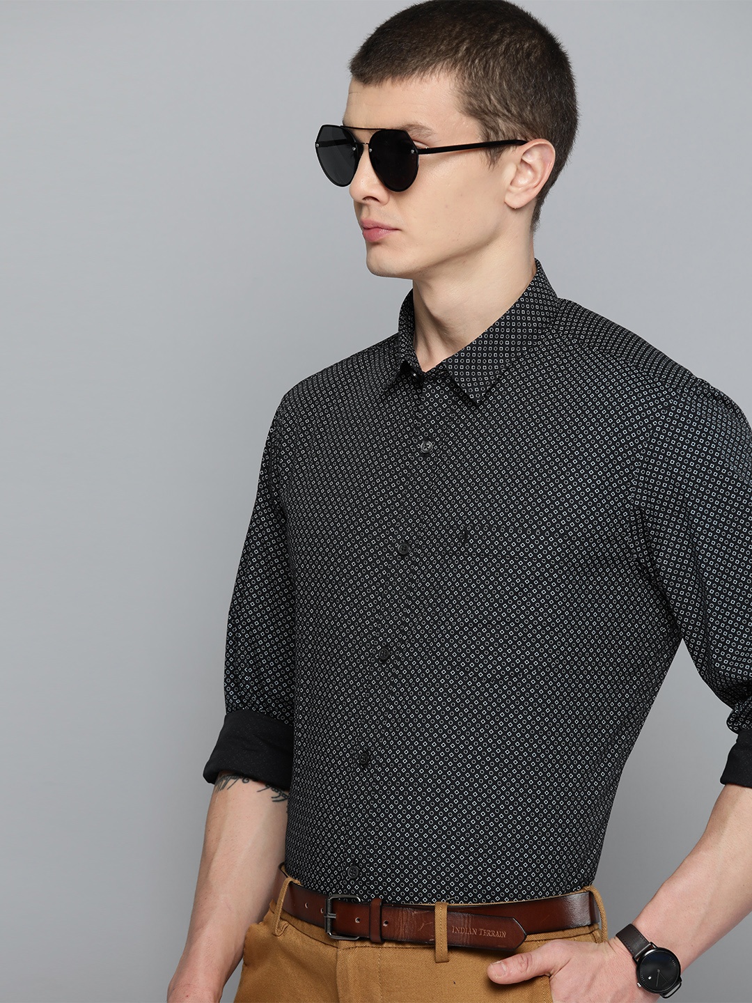 

Indian Terrain Men Slim Fit Printed Pure Cotton Casual Shirt, Black