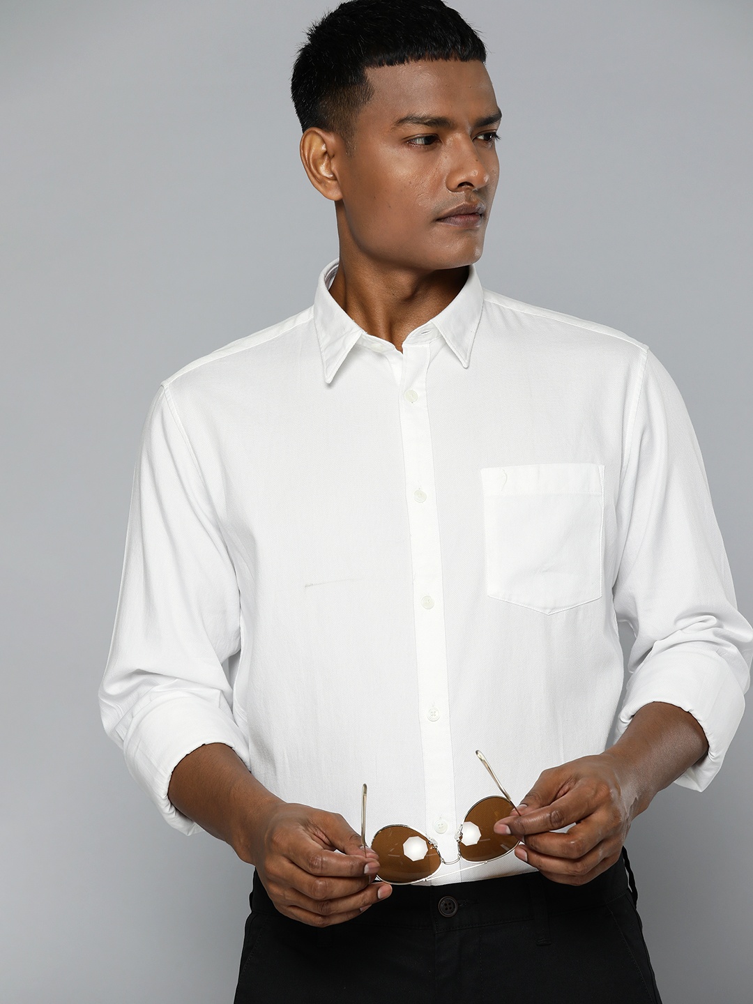 

Indian Terrain Men Slim Fit Pure Cotton Semiformal Shirt, White