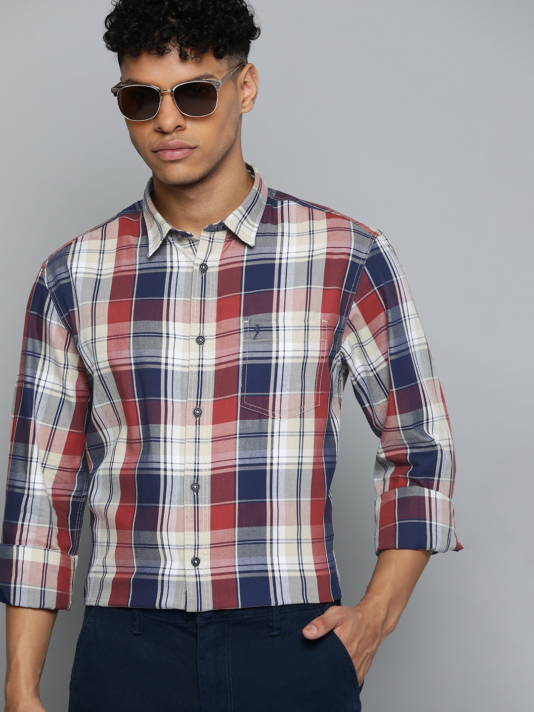 

Indian Terrain Men Pure Cotton Slim Fit Tartan Checked Semiformal Shirt, Navy blue