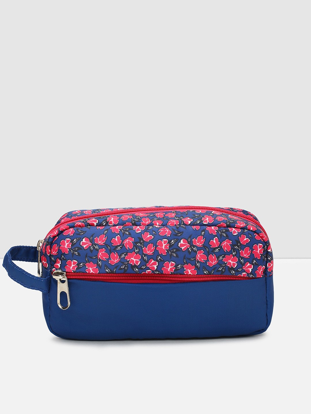 

max Women Printed Makeup Travel Pouch, Blue