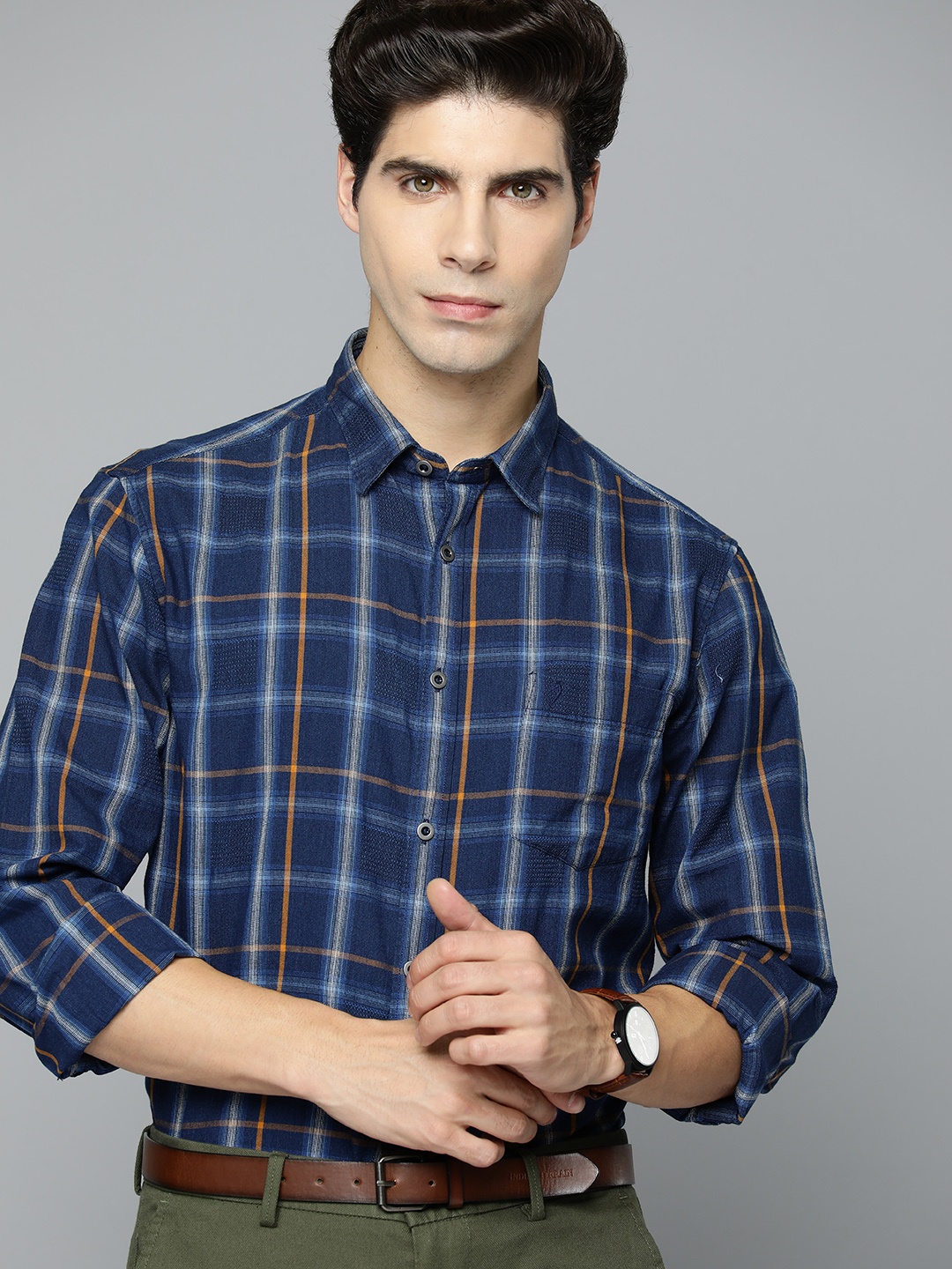 

Indian Terrain Men Slim Fit Checked Pure Cotton Casual Shirt, Navy blue