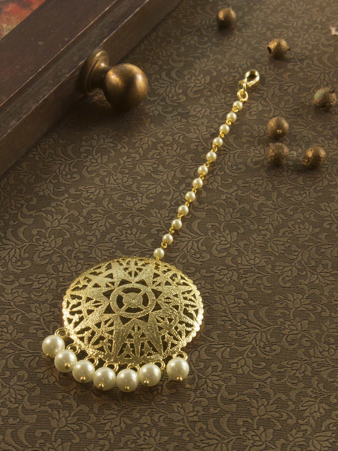 

Rubans Gold-Toned & White Matt Finish Filigree Handcrafted Maang Tikka