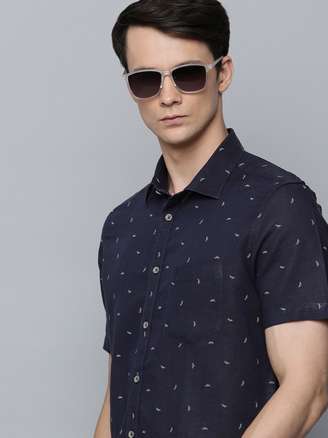 

Indian Terrain Men Linen Cotton Chiseled Slim Fit Floral Printed Casual Shirt, Navy blue