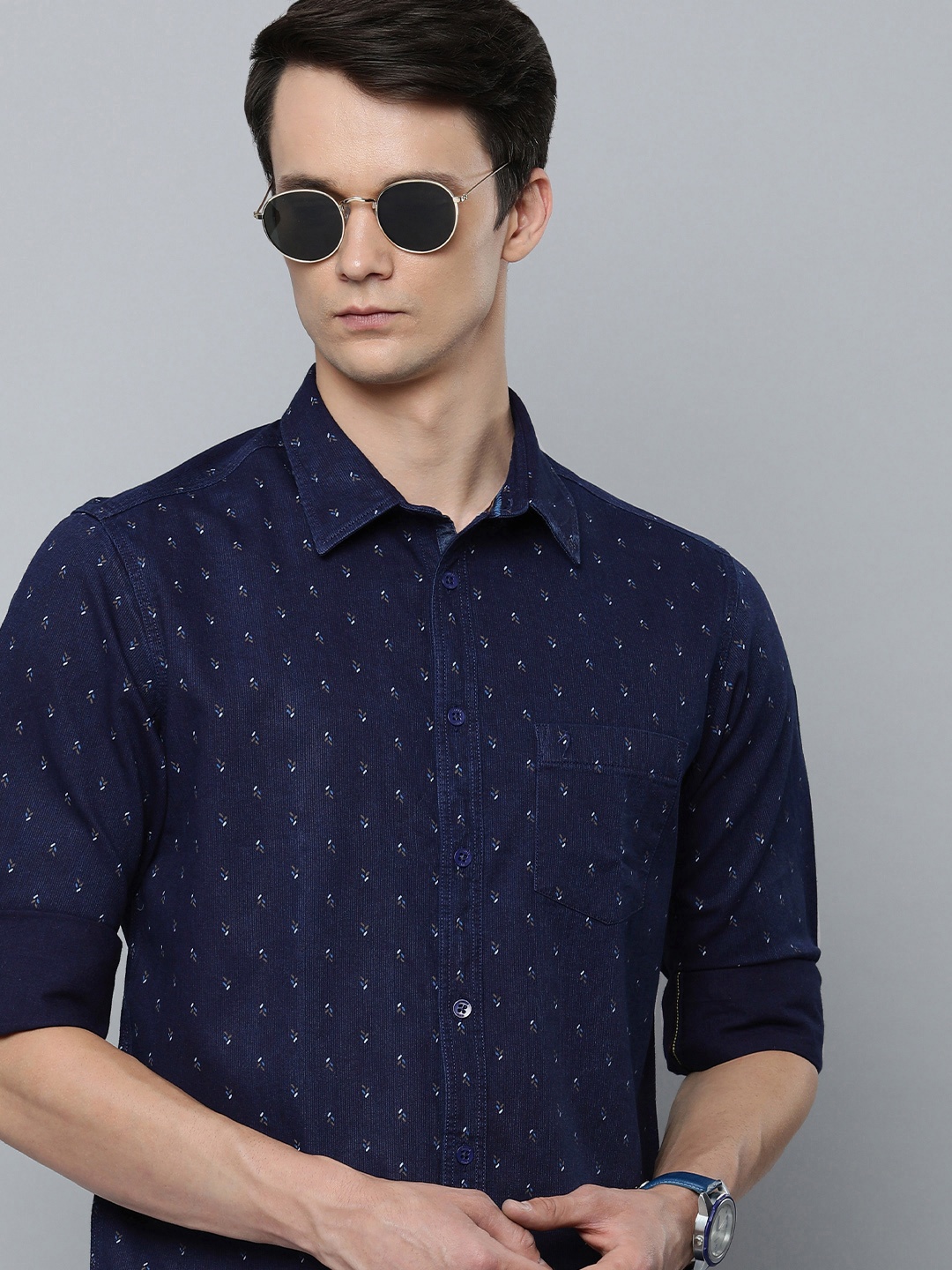 

Indian Terrain Men Navy Blue Chiseled Slim Fit Floral Opaque Printed Casual Shirt