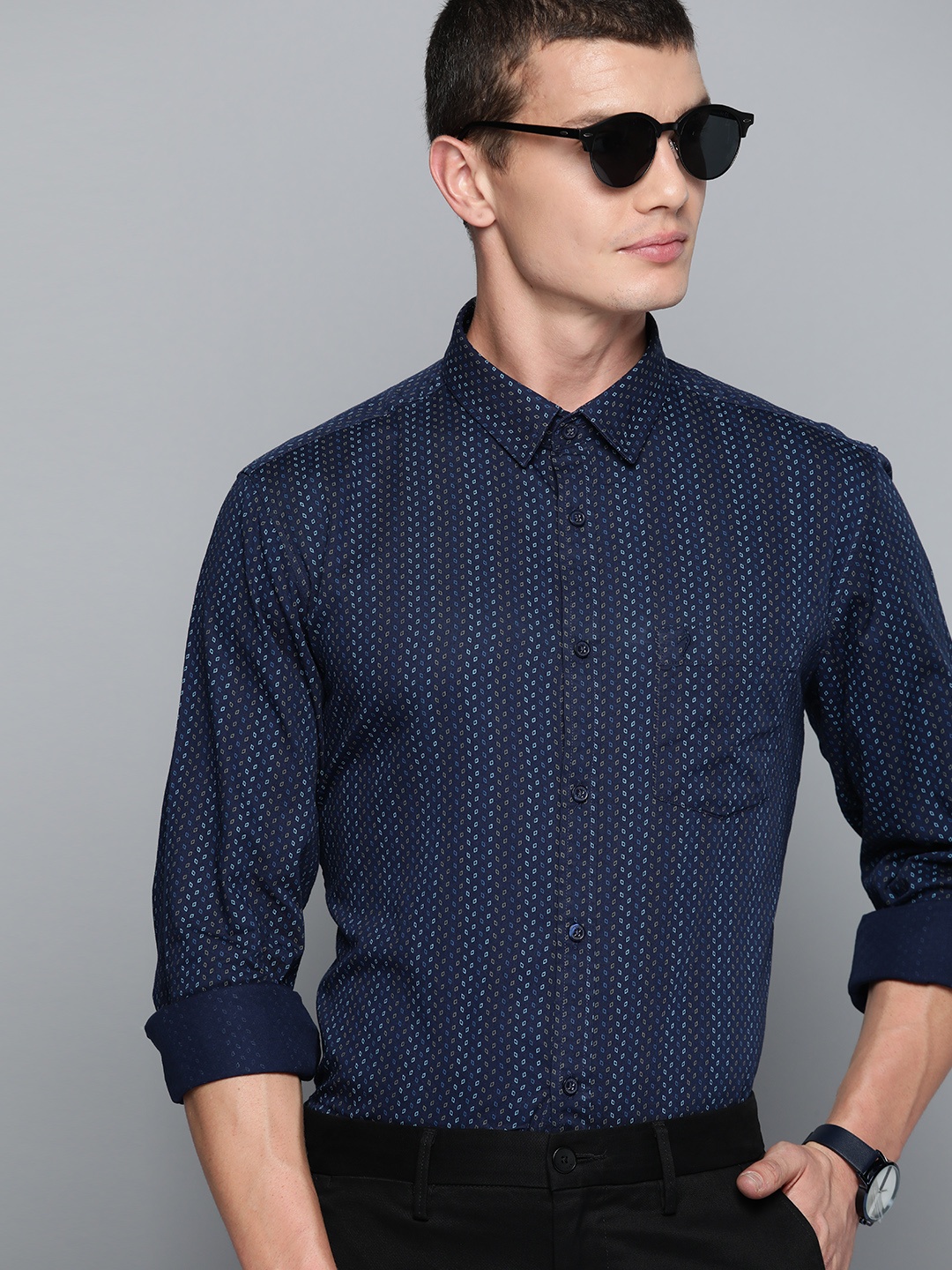 

Indian Terrain Pure Cotton Slim Fit Geometric Print Smart Casual Shirt, Navy blue