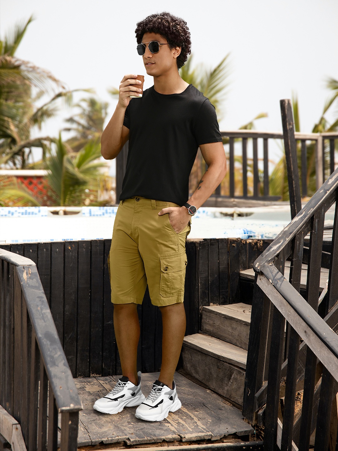 

United Colors of Benetton Men Comfort Fit Cargo Shorts, Olive