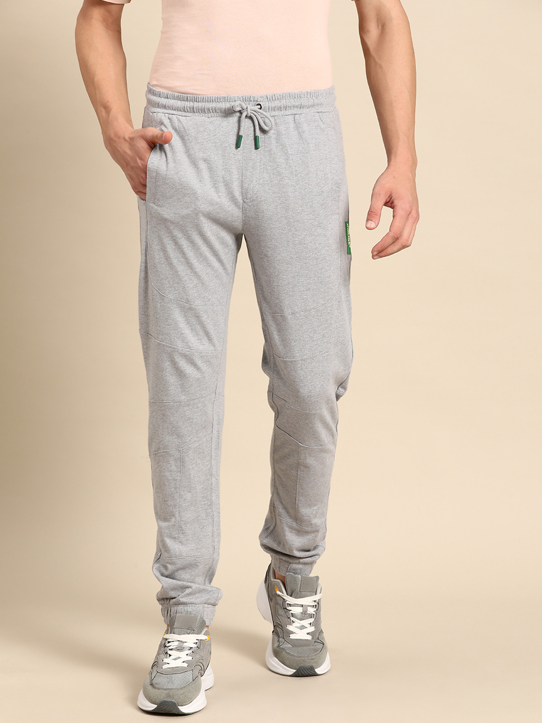 

United Colors of Benetton Men Cotton Basic Joggers, Grey melange