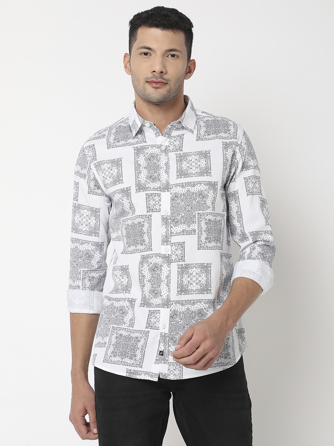 

SPYKAR Men White Slim Fit Printed Casual Shirt