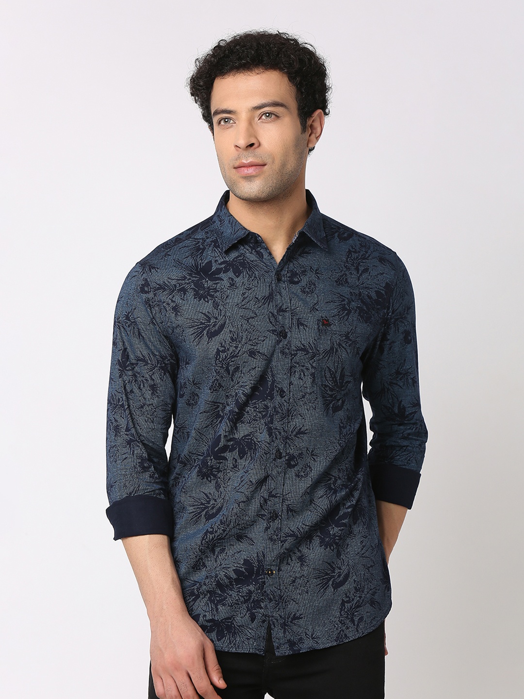 

SPYKAR Men Pure Cotton Tropical Printed Slim Fit Casual Shirt, Navy blue