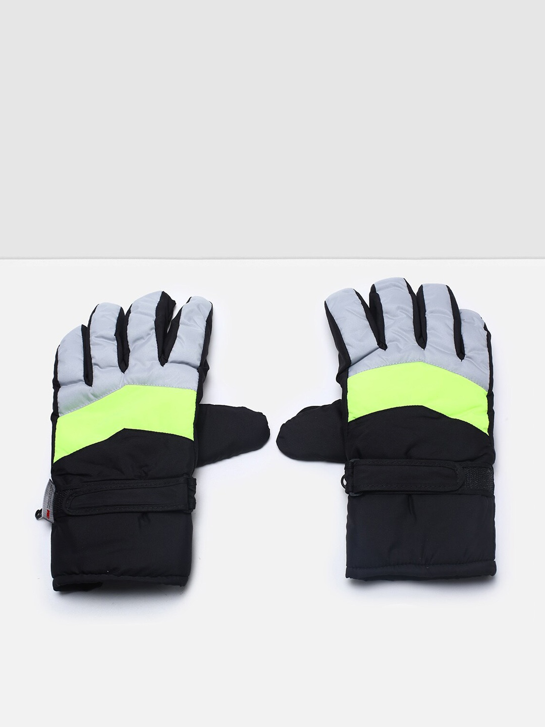 

max Men Colourblocked Hand Gloves, Black