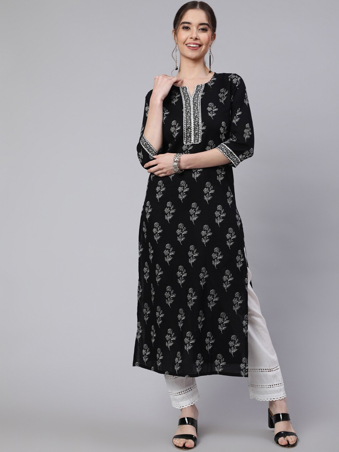 

Nayo Floral Printed Round Neck Pure Cotton Kurta, Black