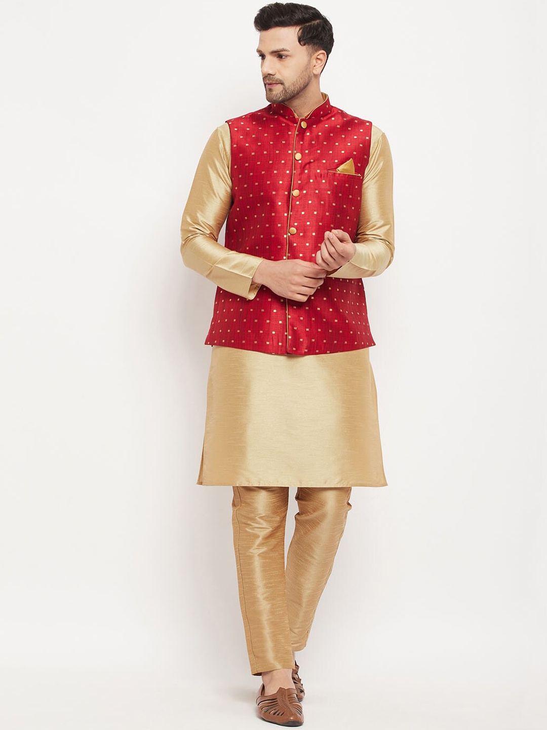 

VASTRAMAY Straight Kurta with Pyjamas & Nehru Jacket, Gold