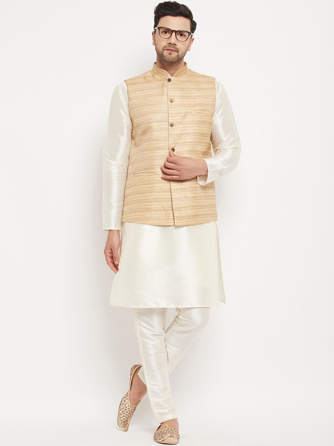 

VASTRAMAY Straight Kurta with Pyjamas & Nehru Jacket, Off white