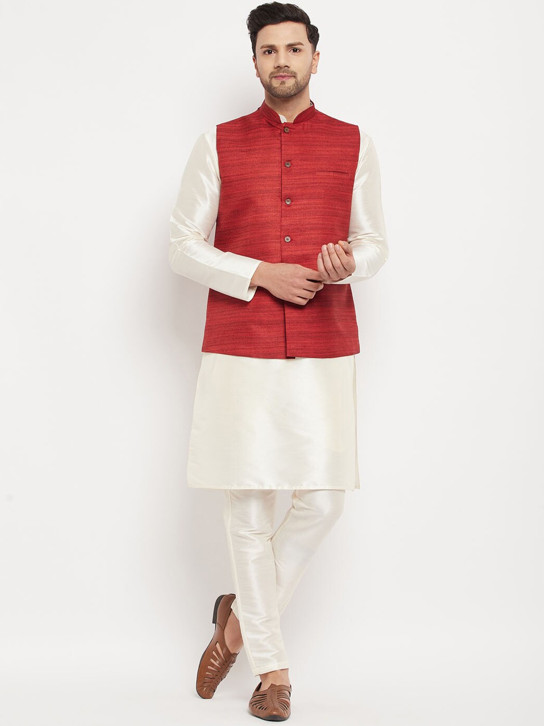 

VASTRAMAY Straight Kurta with Pyjamas & Nehru Jacket, Cream