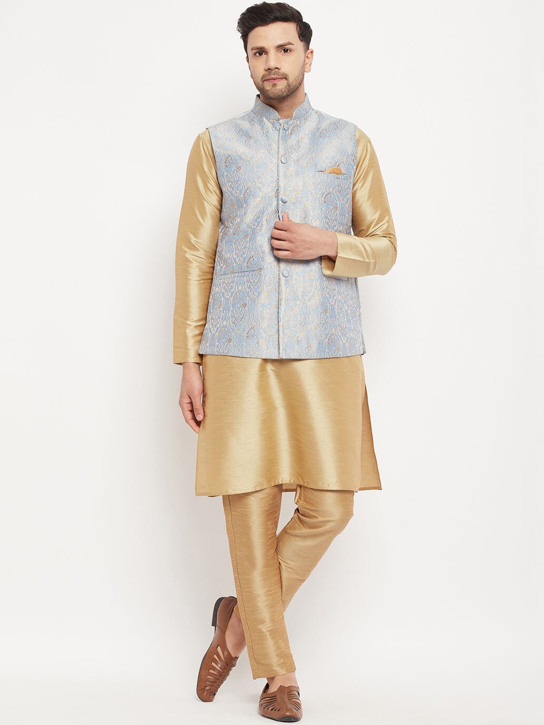 

VASTRAMAY Straight Kurta with Pyjamas & Nehru Jacket, Gold