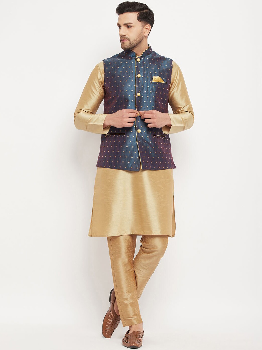 

VASTRAMAY Men Straight Zari Detail Kurta with Pyjamas & Nehru Jacket, Gold