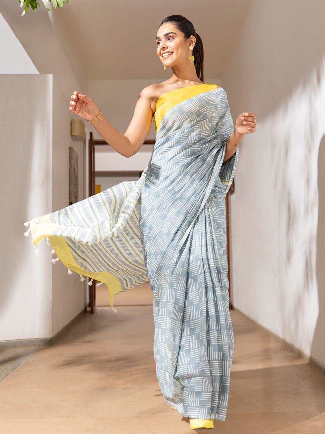 

Taneira Geometric Printed Pure Cotton Saree, Grey