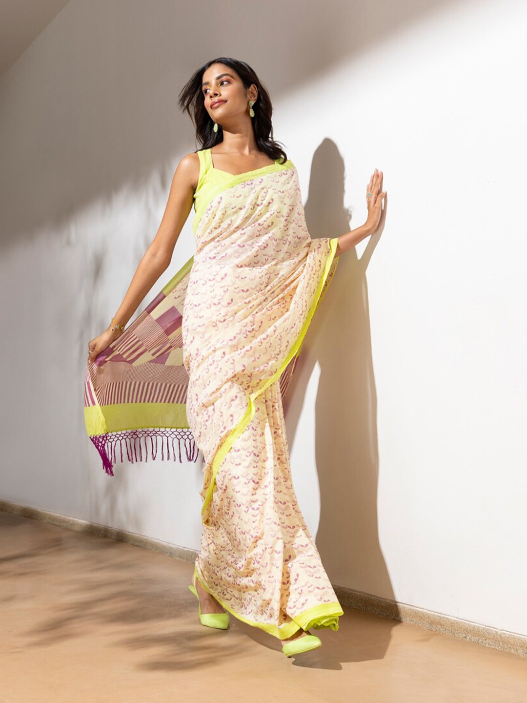 

Taneira Floral Printed Pure Cotton Saree, Beige