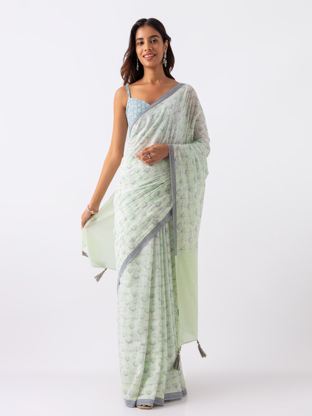 

Taneira Floral Printed Pure Cotton Saree, Green