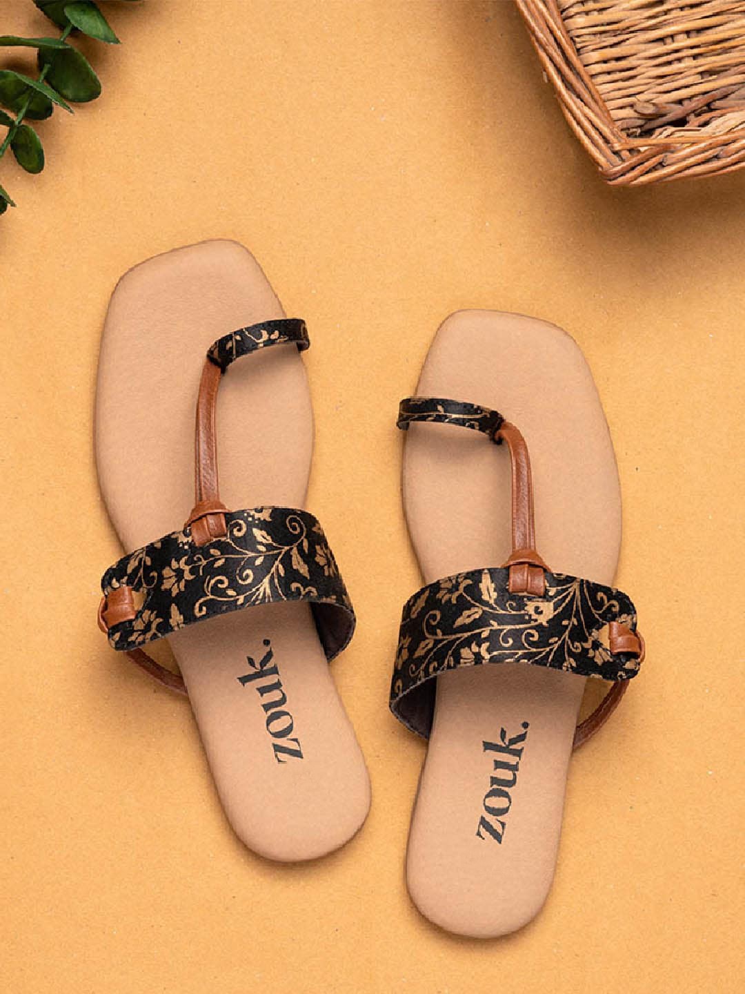 

ZOUK Printed One Toe Flats, Black