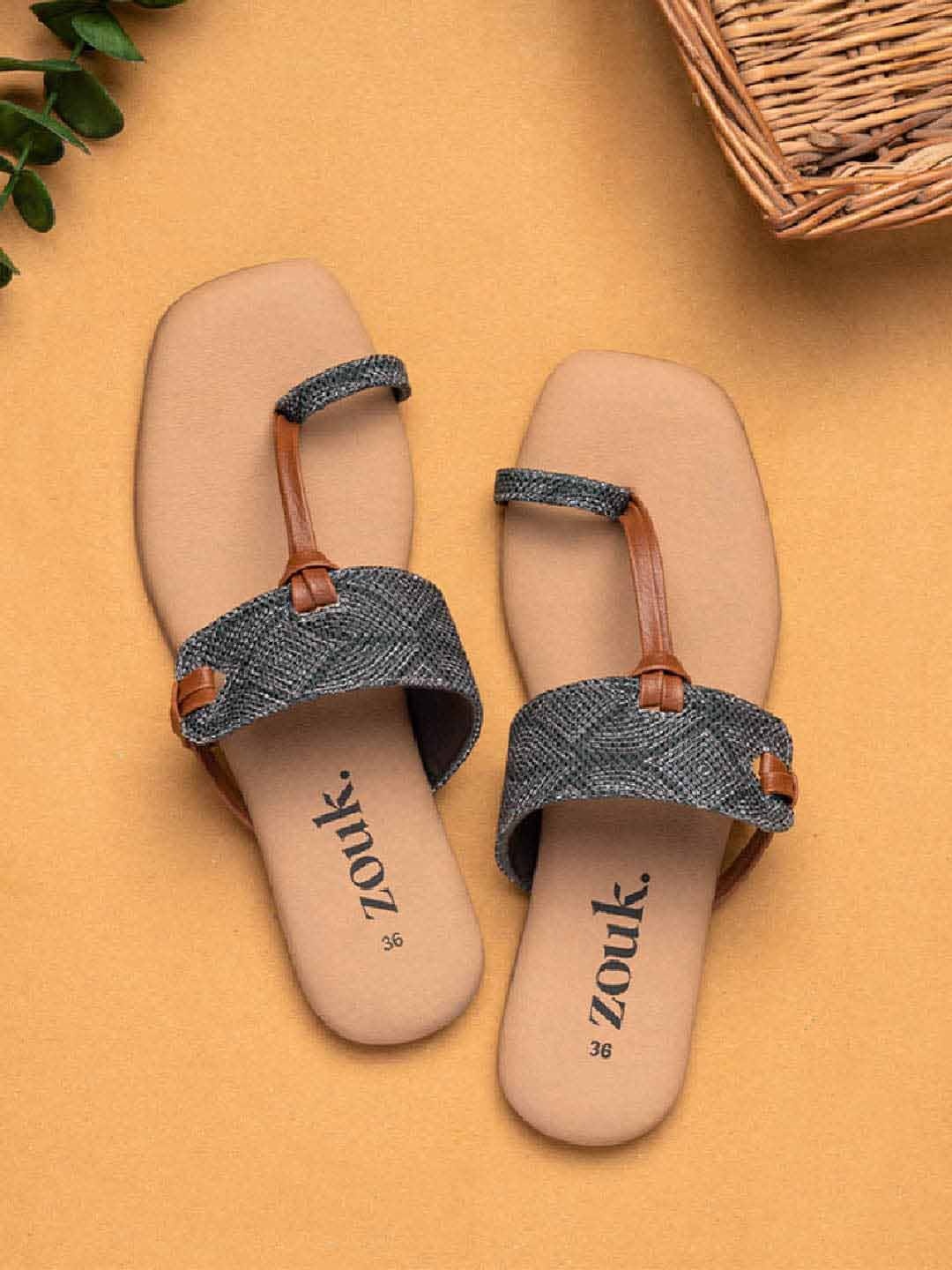 

ZOUK Women Green Printed One Toe Flats with Bows