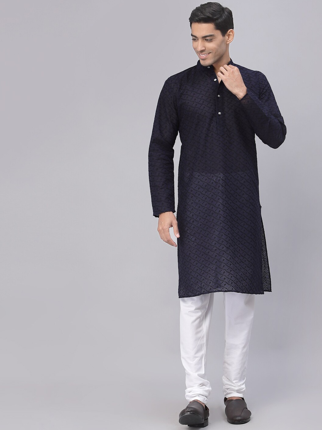 

NEUDIS Ethnic Motifs Embroidered Mandarin Collar Thread Work Pure Cotton Kurta, Navy blue
