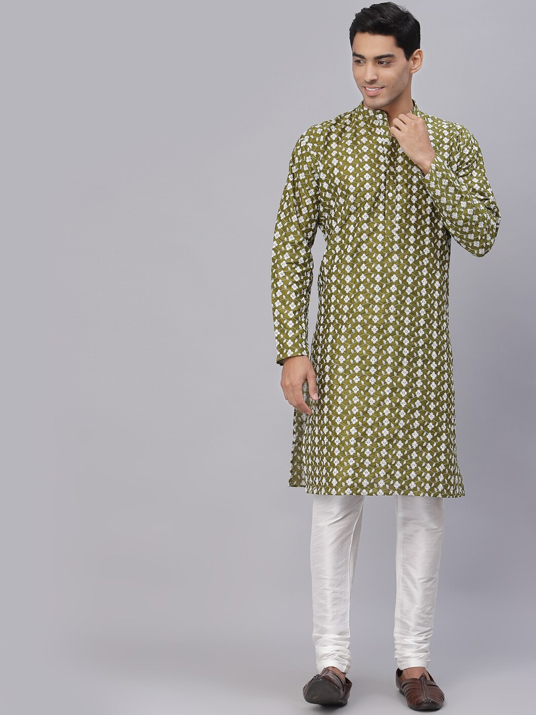 

NEUDIS Ethnic Motifs Embroidered Mandarin Collar Thread Work Dupion Silk Kurta, Green