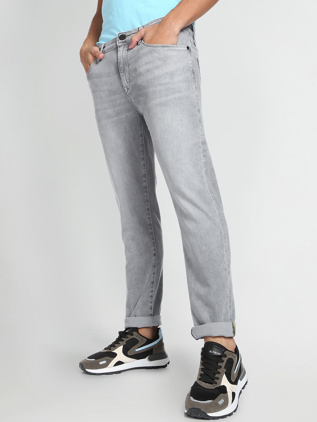 

Flying Machine Men Low-Rise Slim Fit Light Fade Stretchable Cuffed Hem Jeans, Grey