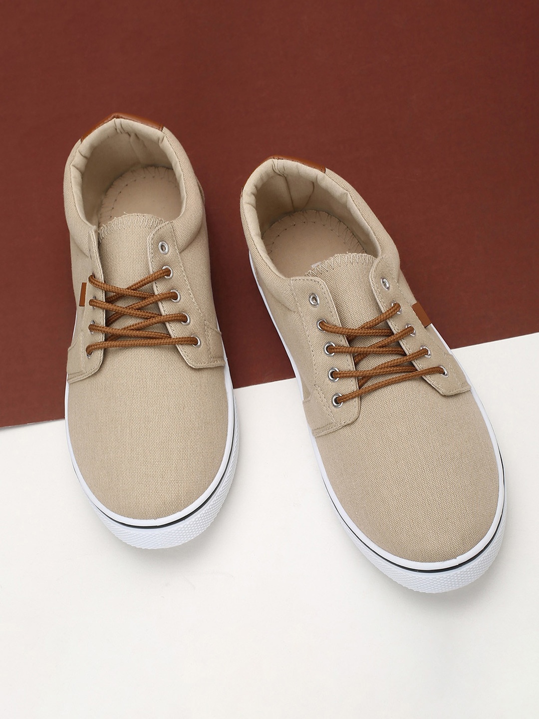 

max Men Contrast Sole Sneakers, Beige