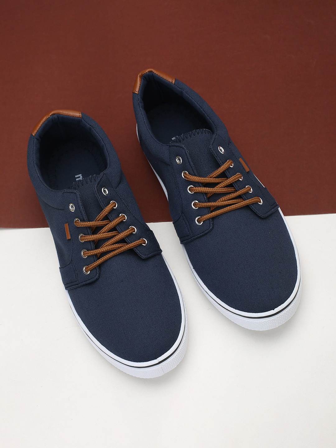 

max Men Comfort Insole Contrast Sole Sneakers, Navy blue