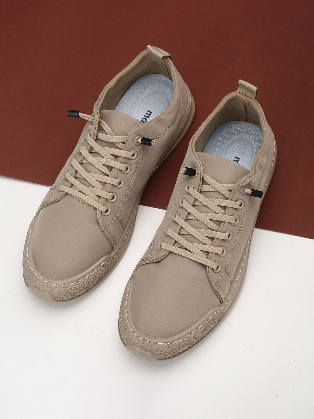 

max Men Lace Up Round Toe Sneakers, Beige