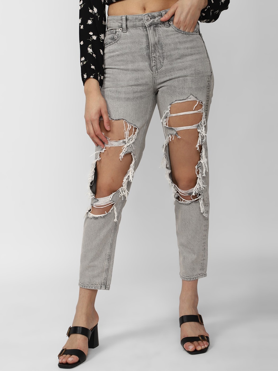 

AMERICAN EAGLE OUTFITTERS Women High-Rise Highly Distressed Heavy Fade Jeans, Grey