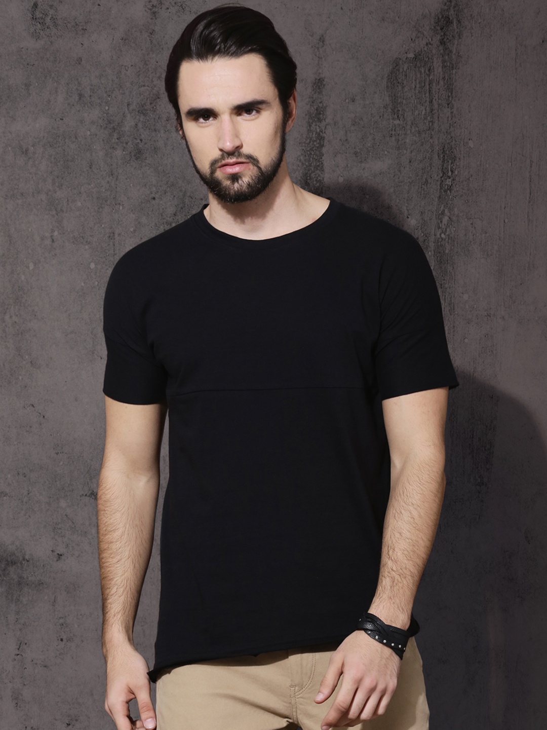 

Roadster Men Black Solid Drop-Shoulder T-shirt with Asymetric Hem