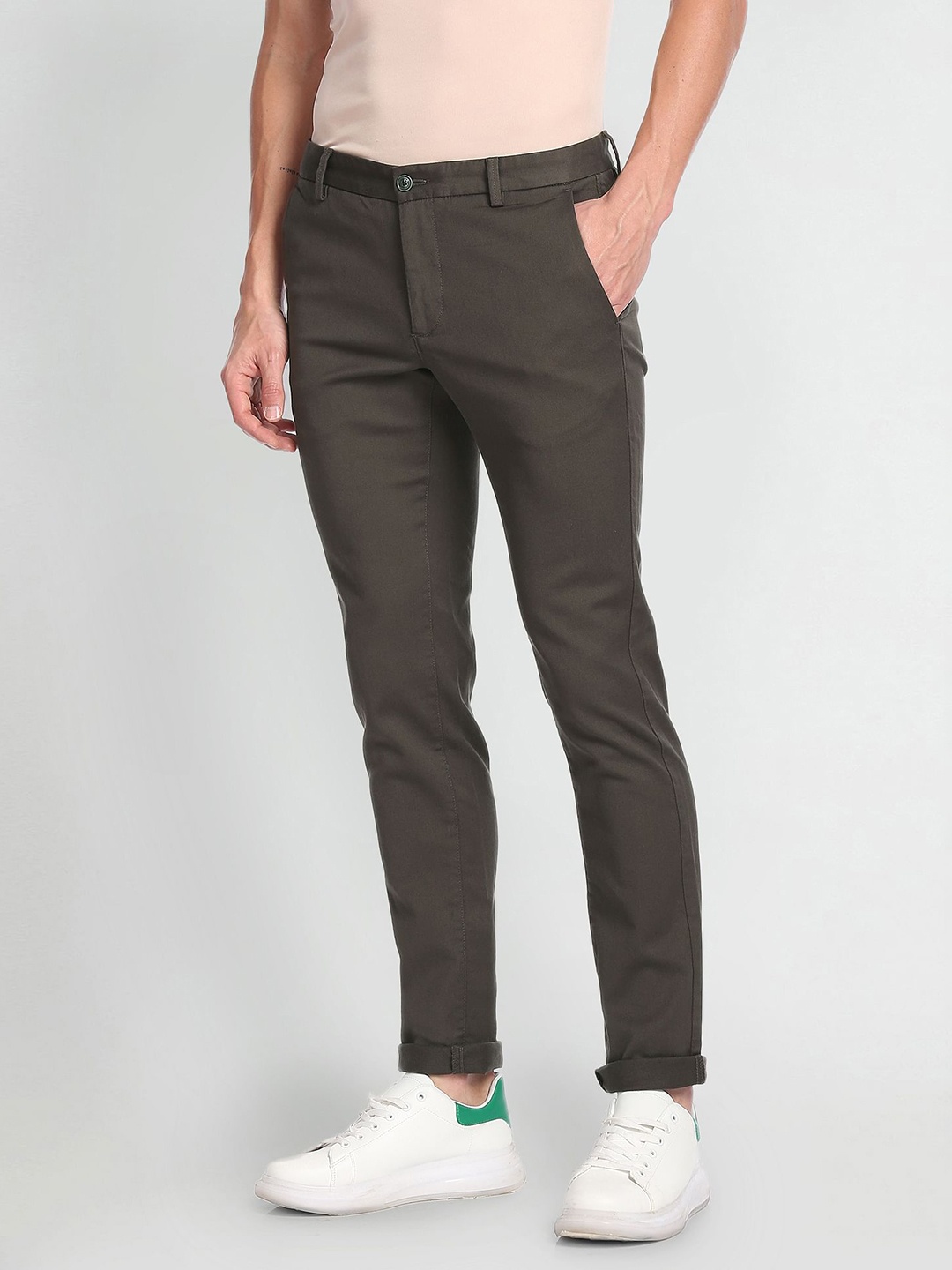 

Arrow Sport Men Textured Slim Fit Low-Rise Trousers, Olive