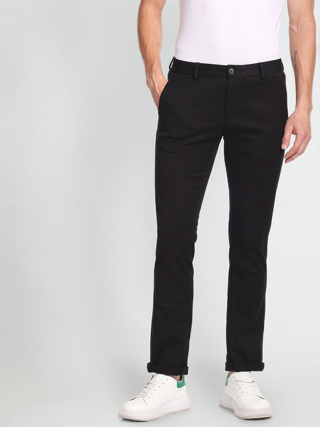 

Arrow Sport Men Solid Slim Fit Low-Rise Plain Woven Flat-Front Regular Trousers, Black