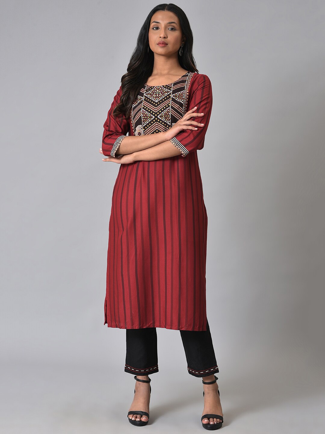 

W Ethnic Motifs Printed Straight Kurta with Trousers, Maroon