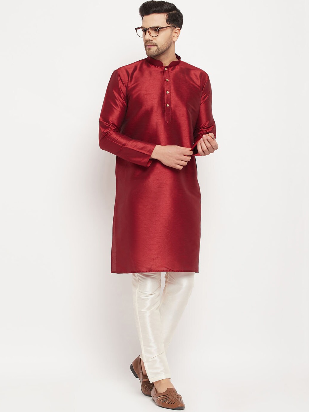 

VASTRAMAY Mandarin Collar Silk Blend Kurta With Trousers, Maroon